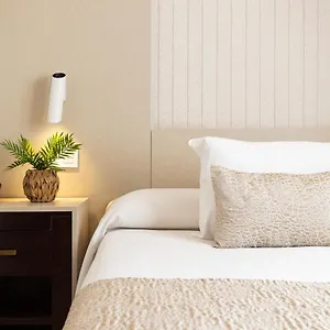 https://plaza-del-castillo.hotelsinnerja.org